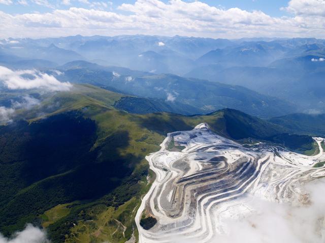 Vue du ciel carrière de talc de Trimouns Credit Photo CRTL Midi Pyrenees D.VIET