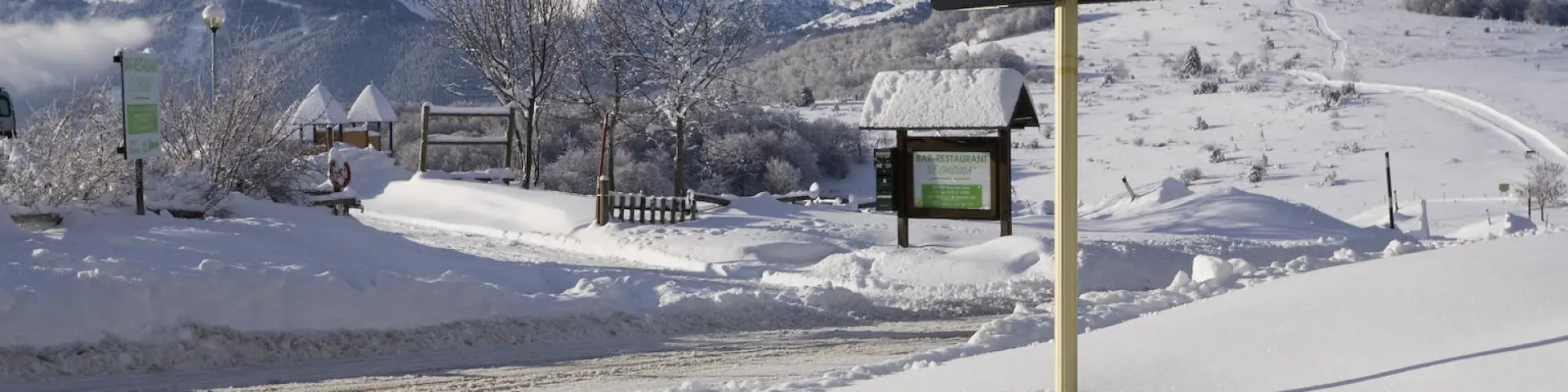 Sign indicating Col du Chioula altitude 1431m in a snowy landscape