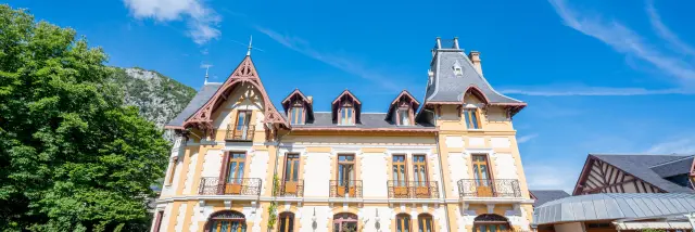 2022 Hotel Le Manoir Dagnes A Tarascon Sur Ariege. Facade Auteur Simon Mioni
